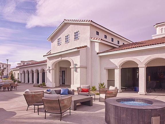 Outdoor Lounge w/Fire Pits