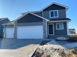 975 Cedar St, Waukee, IA 50263