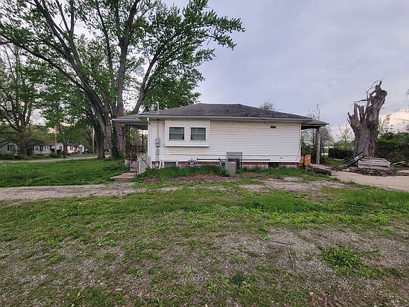 3rd image of 2313 Richards Ln
