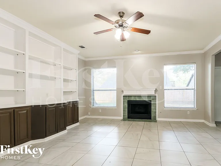 9131 Landry Blvd — Photo 3