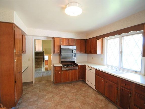 2nd image of 1626 Victoria Dr