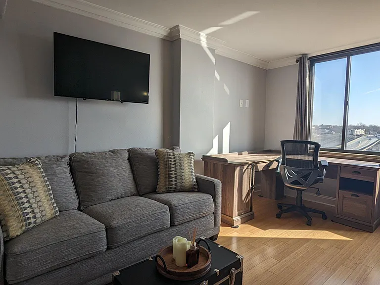 700 E 8th St #7L — Photo 9