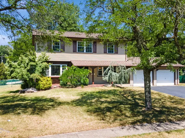 38 Drexel Drive, Jackson, NJ 08527
