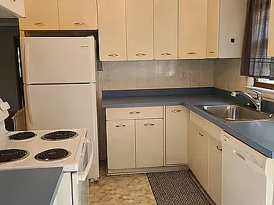 3 bed, 1215 sqft, $1,300 — Photo 3