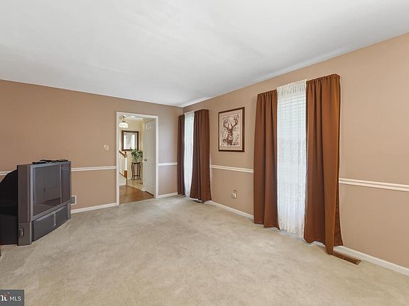 5th image of 1351 Westminster Dr
