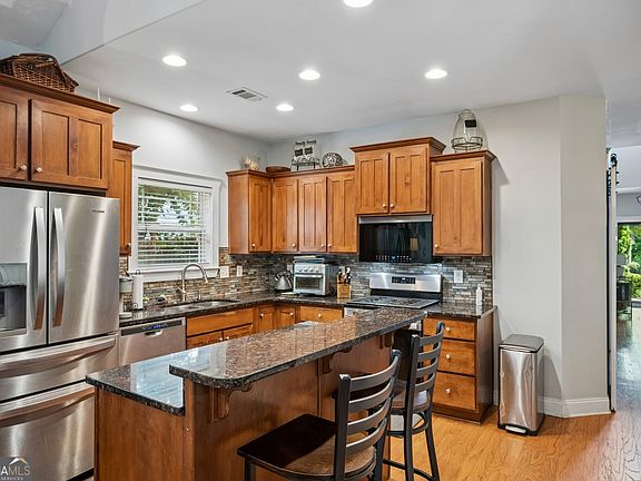 3rd image of 1770 Boulder Walk Ln SE