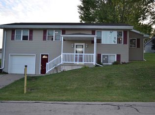 640 Graf Ct, Durango, IA 52039