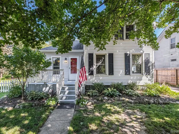 204 Michigan St, Holly, MI 48442