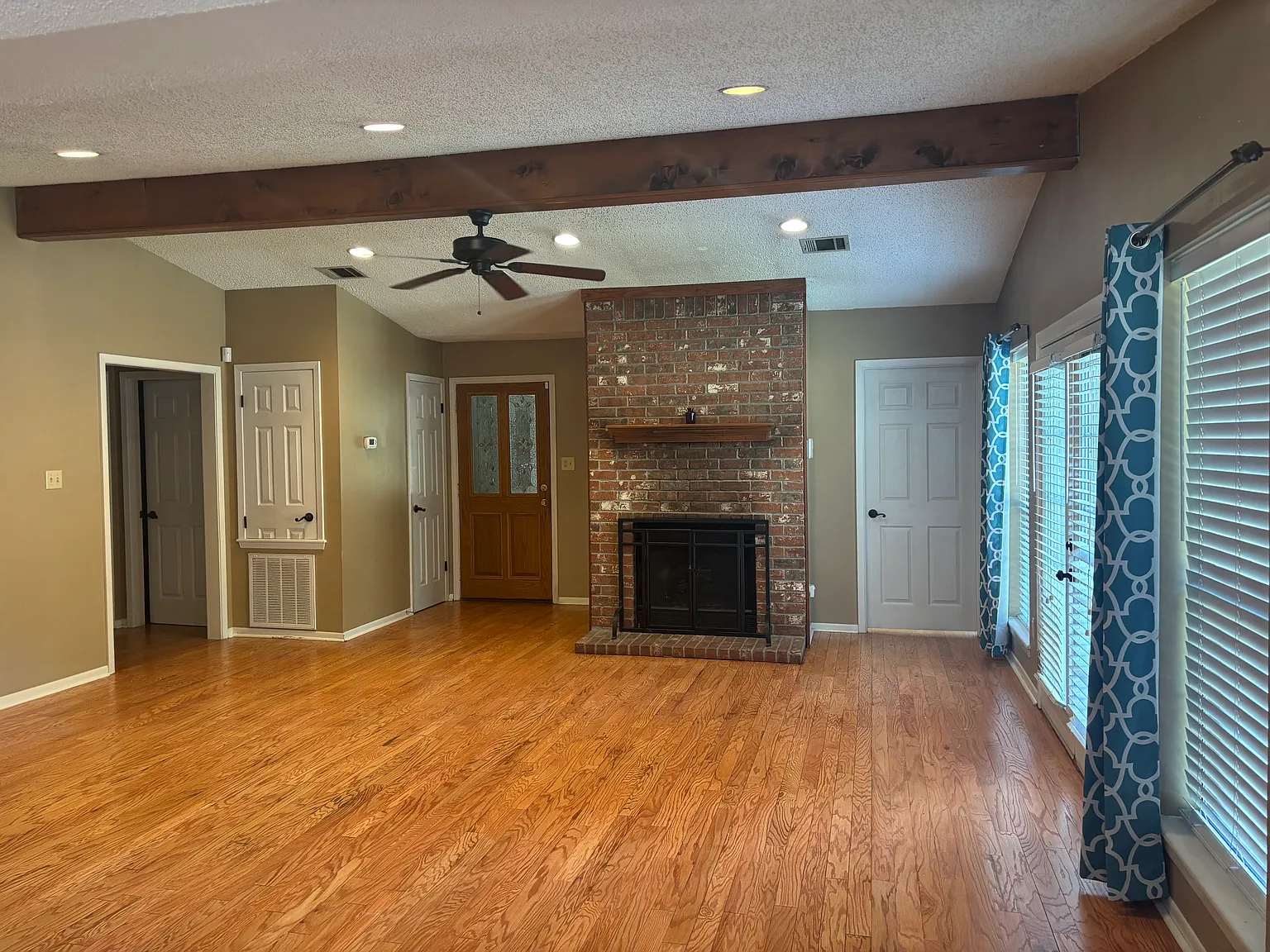 3 bed, 1407 sqft, $1,600 — Photo 4