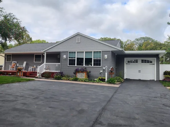 1505 Division St, Decorah, IA 52101