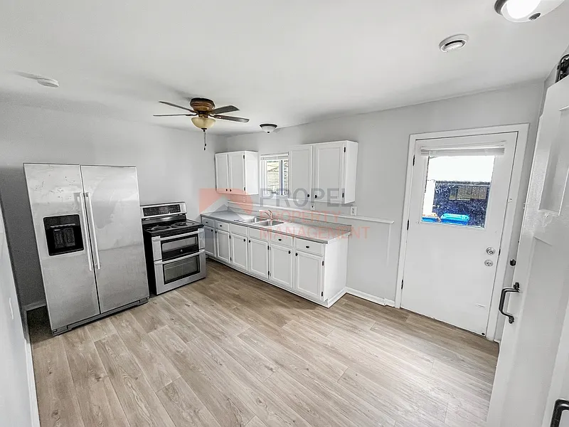 3 bed, 1.0 bath, 988 sqft, $1,400 — Photo 3