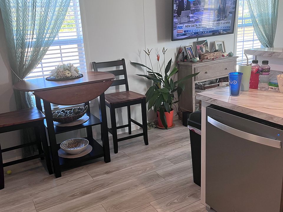 Eat in kitchen area