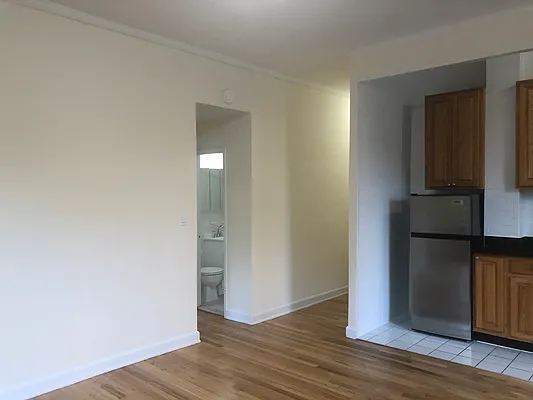 Rented by Buchbinder & Warren | media 21