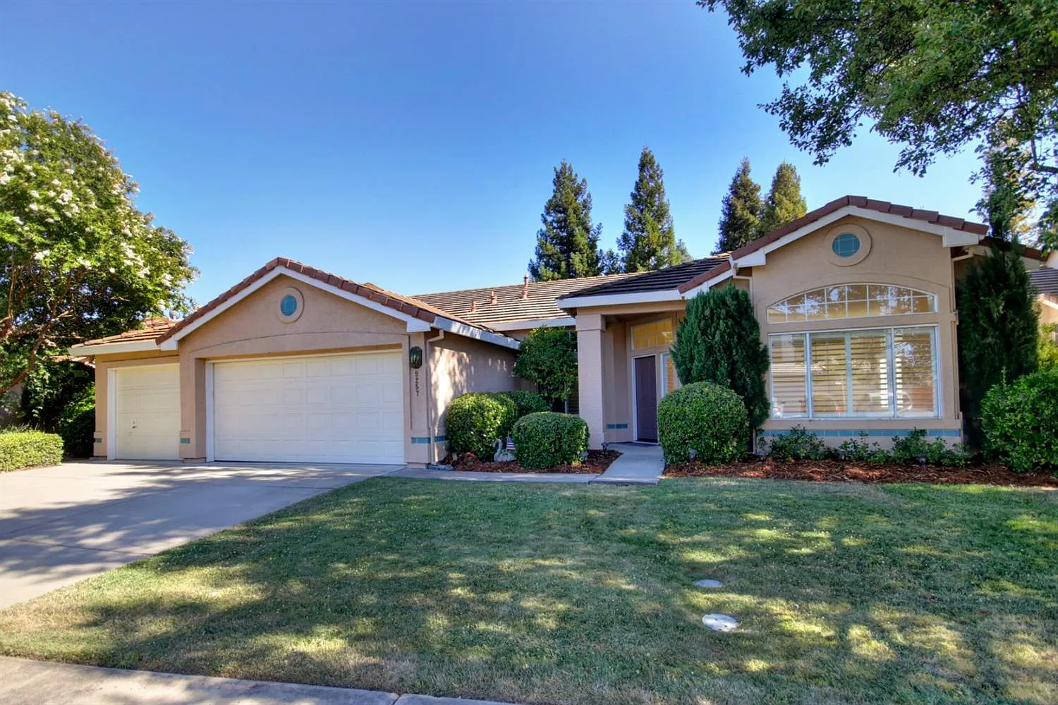 9257 Dever Cir photo 1