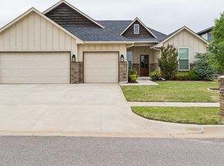 9305 Taggert Ln, Yukon, OK 73099