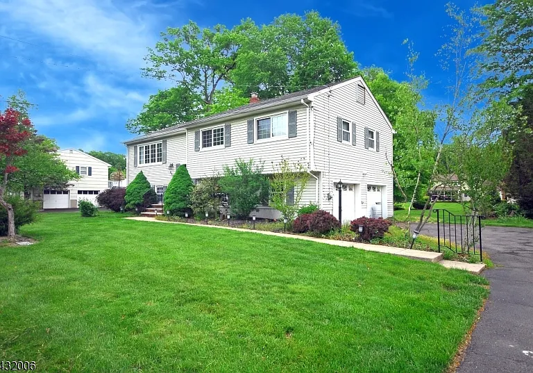 830 E Meadow Dr — Photo 4