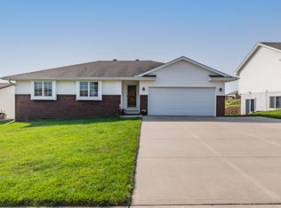 205 Hickory Ridge Ln, Glenwood, IA 51534