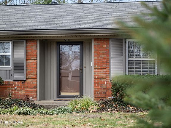 5th image of 42 Hallsdale Dr