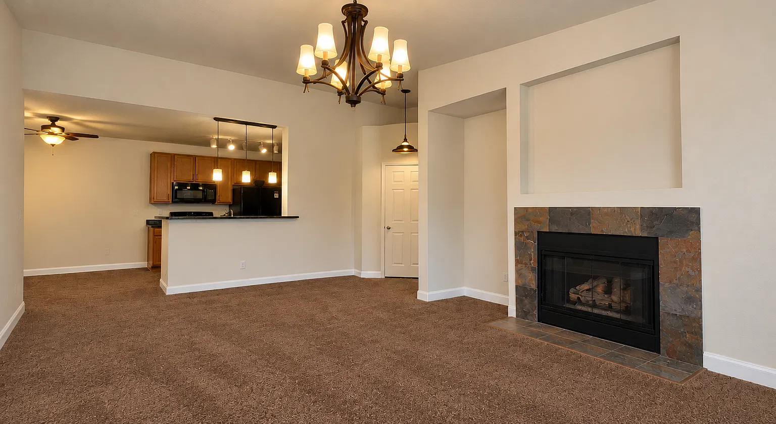 2 bed, 925 sqft, $1,700 — Photo 3