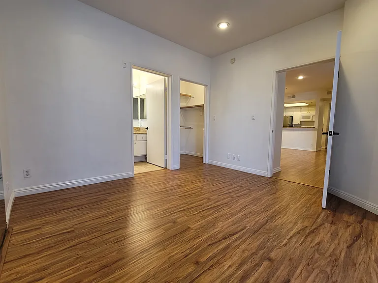 525 S Berendo St #104 — Photo 8