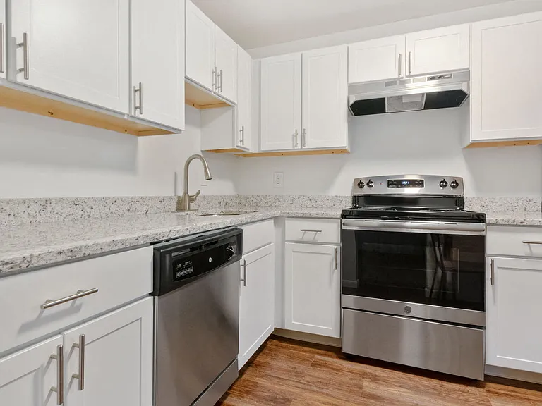 South Winds Apartments — Photo 28