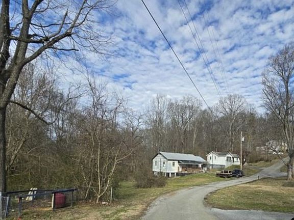 Exterior Neighborhood (street photo)
