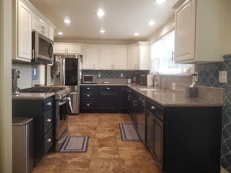 601 E Columbia St — Photo 7