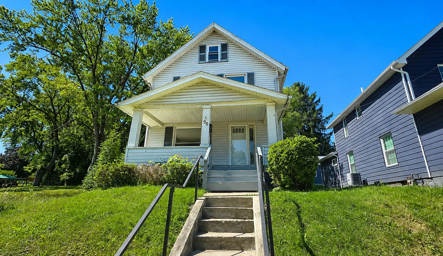 Spacious 3 Bedroom Home in Struthers with Full Basement — Photo 1