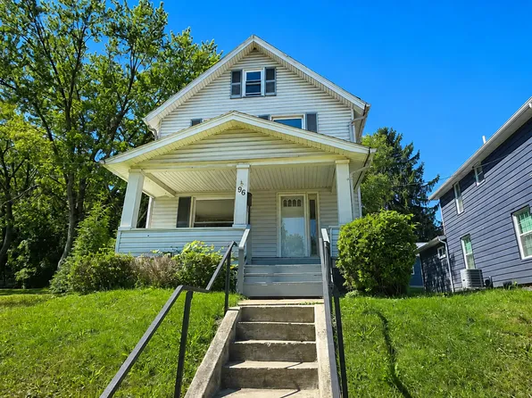 96 Parkway St, Struthers, OH 44471