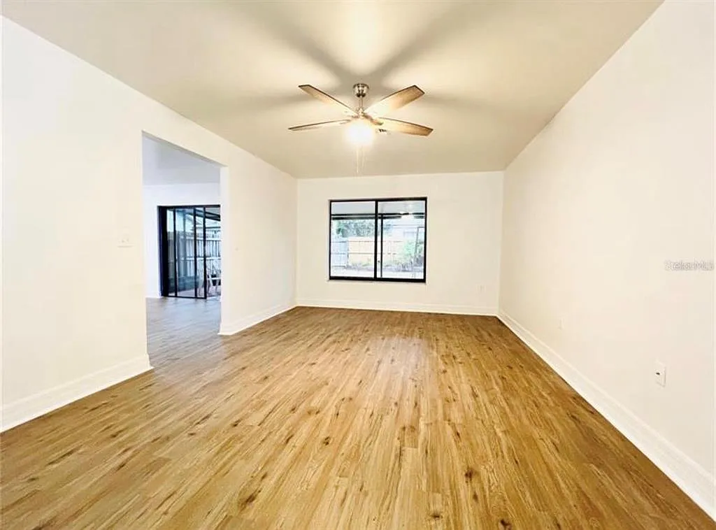 3 bed, 2.5 bath, 1260 sqft, $1,900 — Photo 2