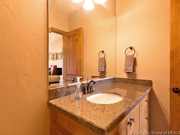 Upstairs Mini Suite Office Bath