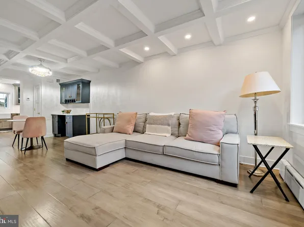 1040 Emily St, Philadelphia, PA 19148