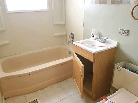 5th image of 302 Shabbona Dr