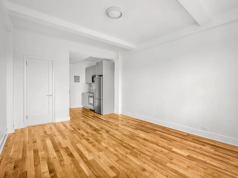 208 W 23rd St #1611 — Photo 5