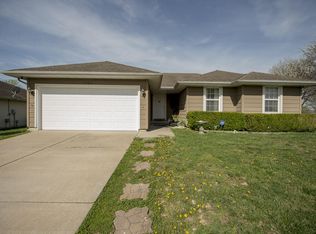1645 S Casa Grande Ave, Springfield, MO 65802