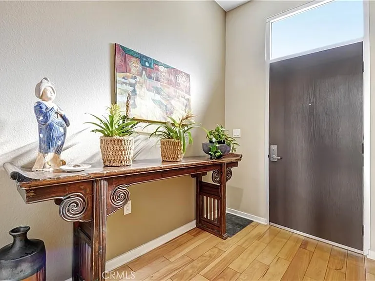 133 The Promenade N #411 — Photo 1