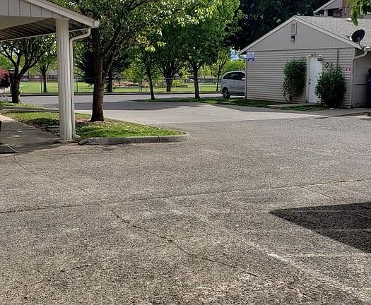 3rd image of 3224 Edgewood Dr APT D