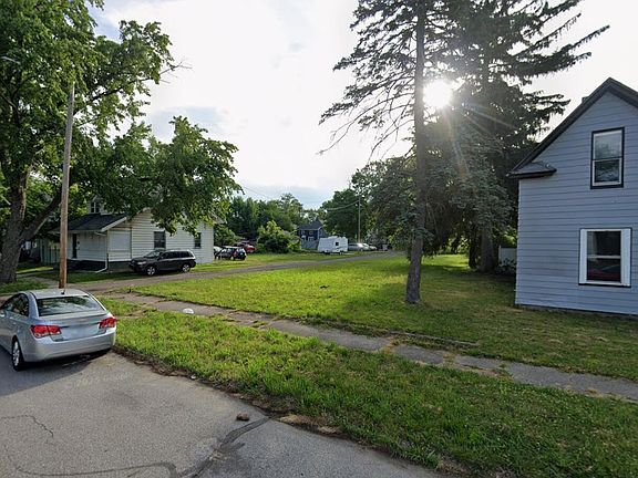 4th image of 822 Blaine Ave
