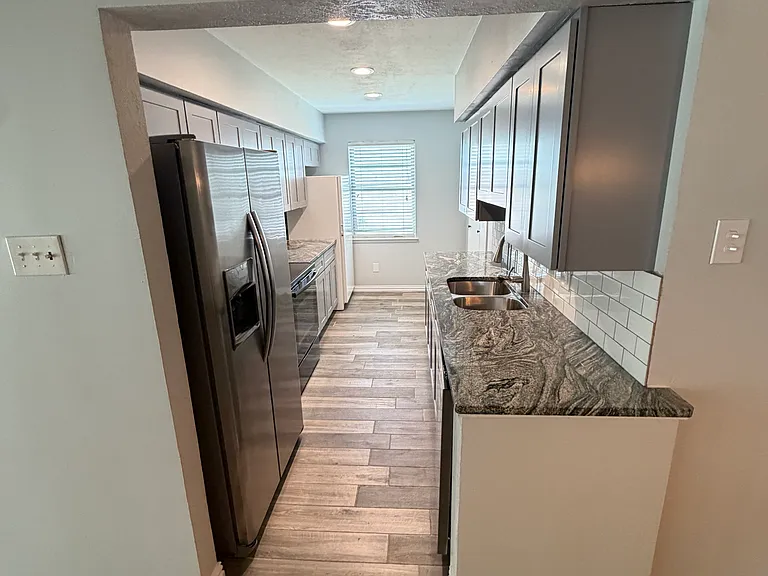 715 Kindred Ln — Photo 22
