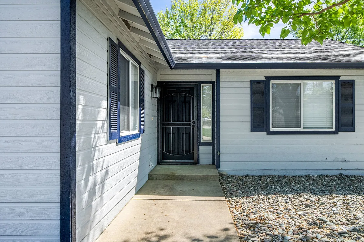 Building Photo - 855 Montcrest Dr