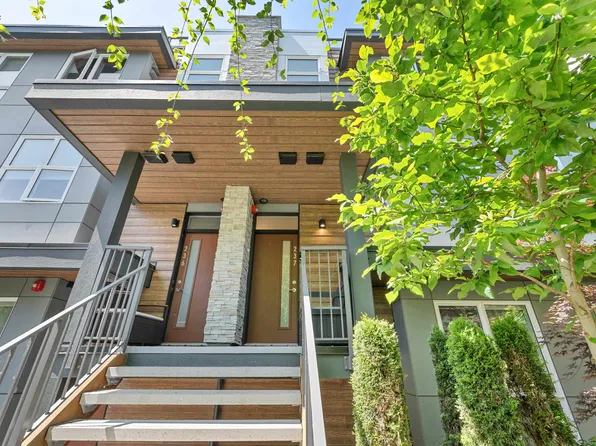 2060 Curling Rd #237, North Vancouver, BC V7P 0E1