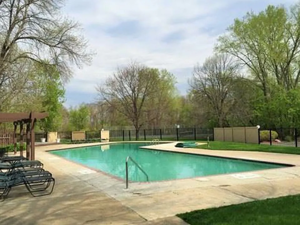 362 W Eagle Lake Dr