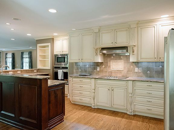 3rd image of 1104 Wilkins Dr