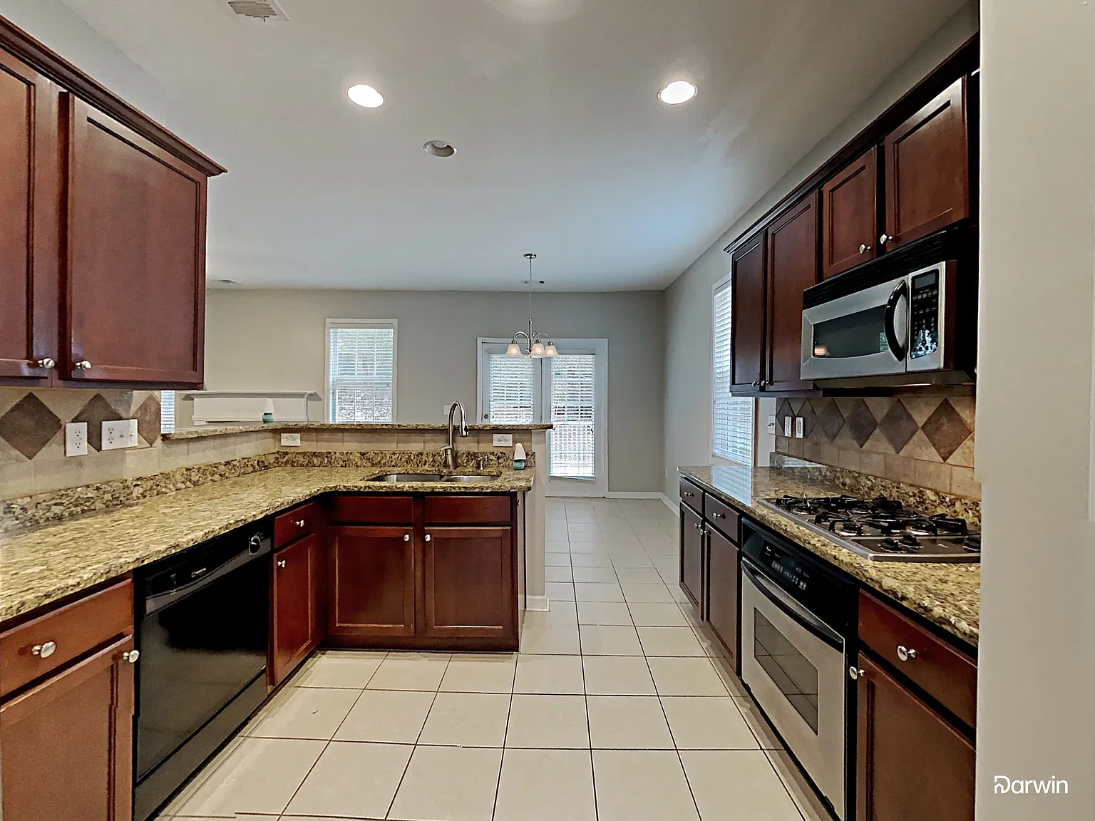 4 bed, 2.5 bath, 2444 sqft, $2,330 — Photo 4