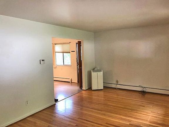5th image of 1563 Jones Dr
