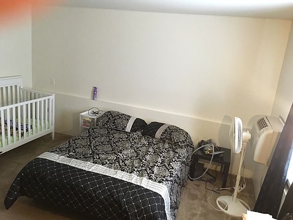 Master bedroom w/closet