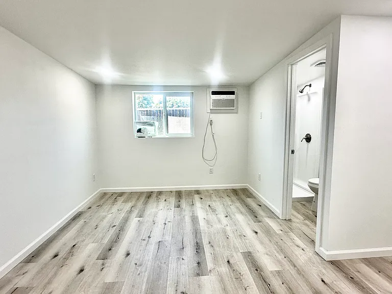 14342 Horst Ave #4 — Photo 2