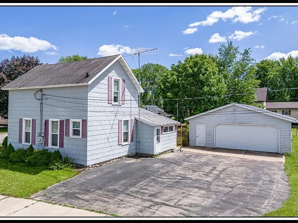 333 Lyon St, New London, WI 54961