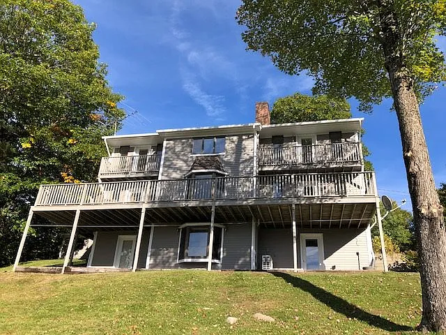 4 bed, 2.5 bath, 2272 sqft, $4,450 — Photo 2