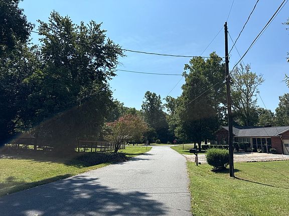 4th image of 309 Crowell Ln